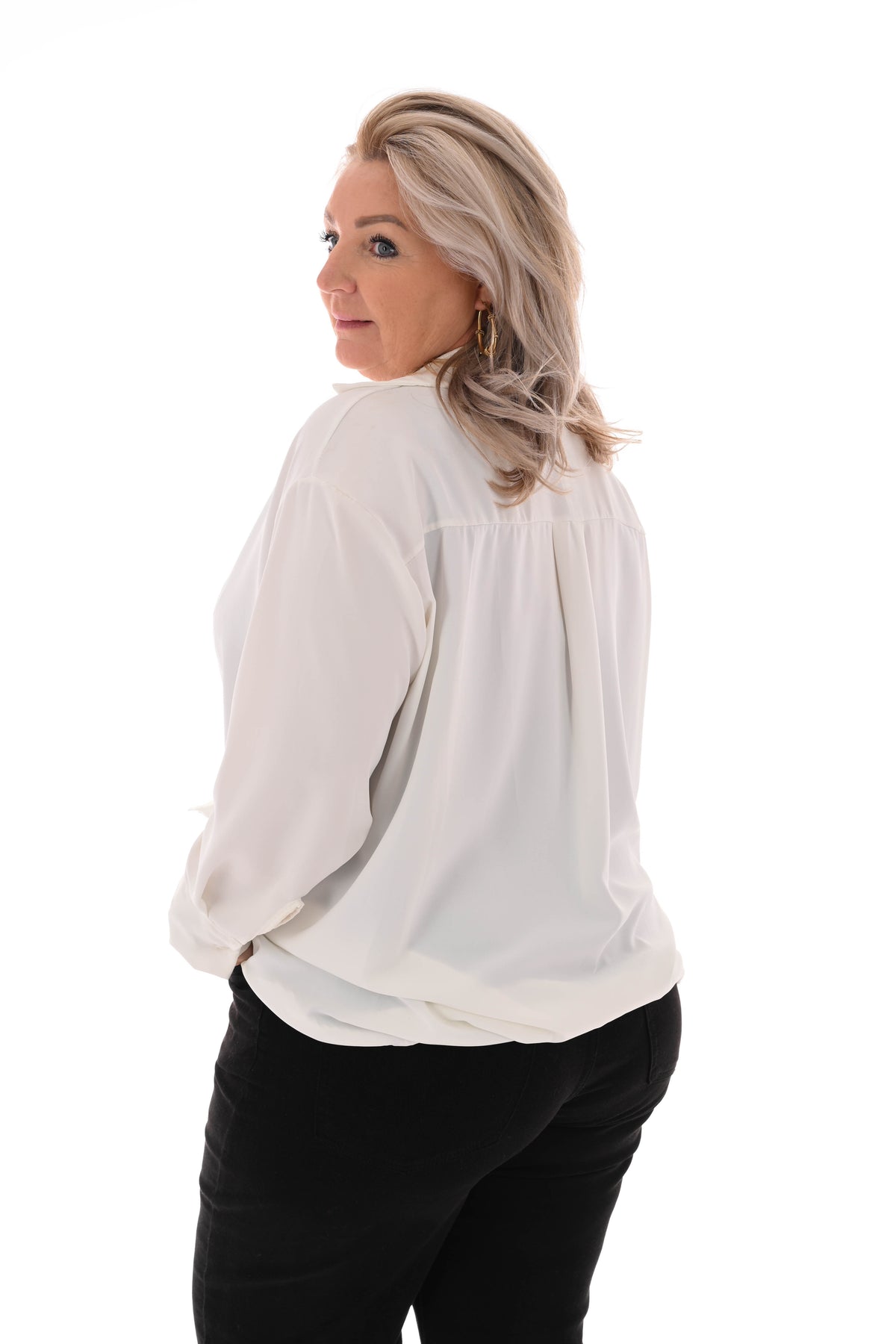 Doorknoop blouse uni roomwit