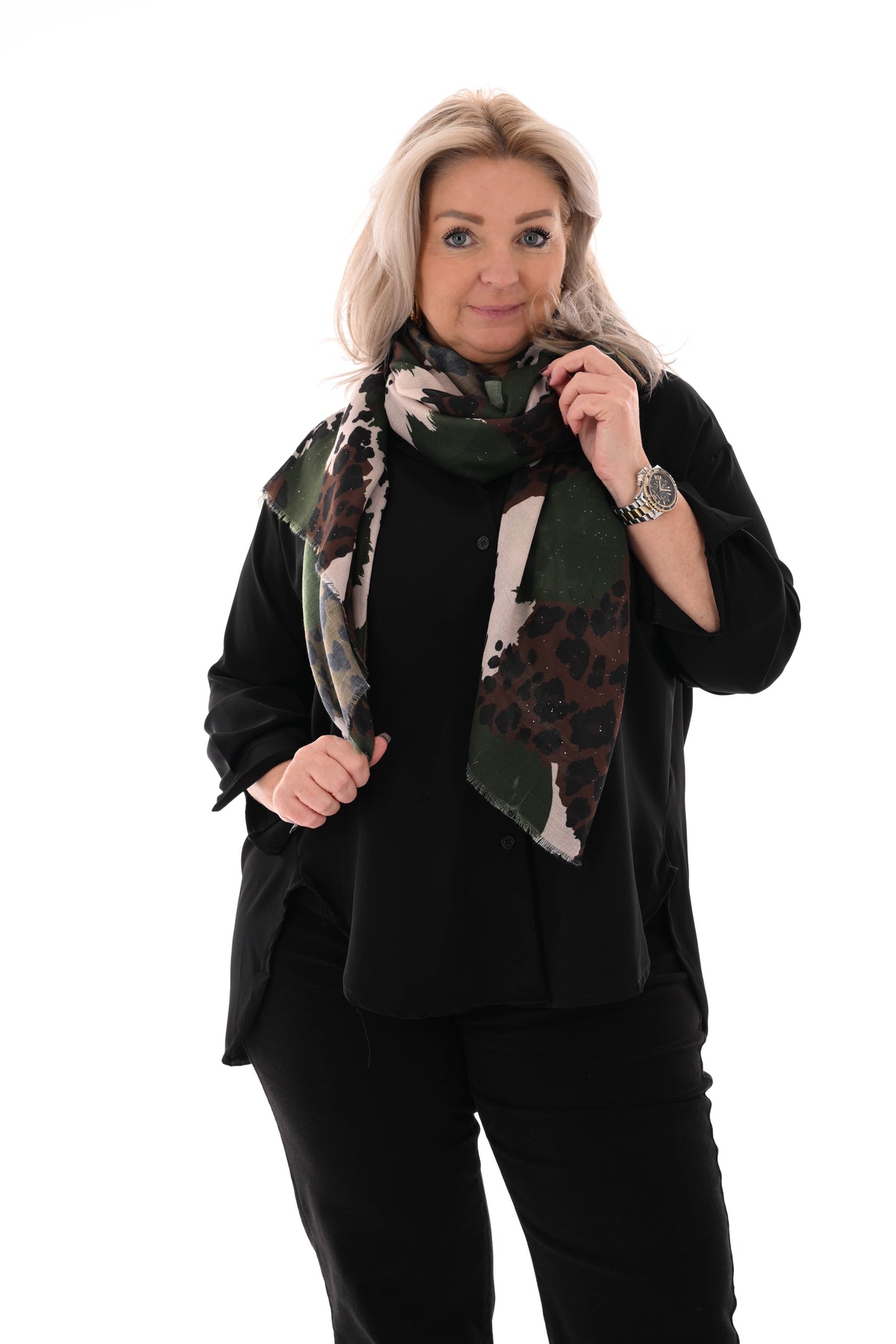 Doorknoop blouse uni zwart