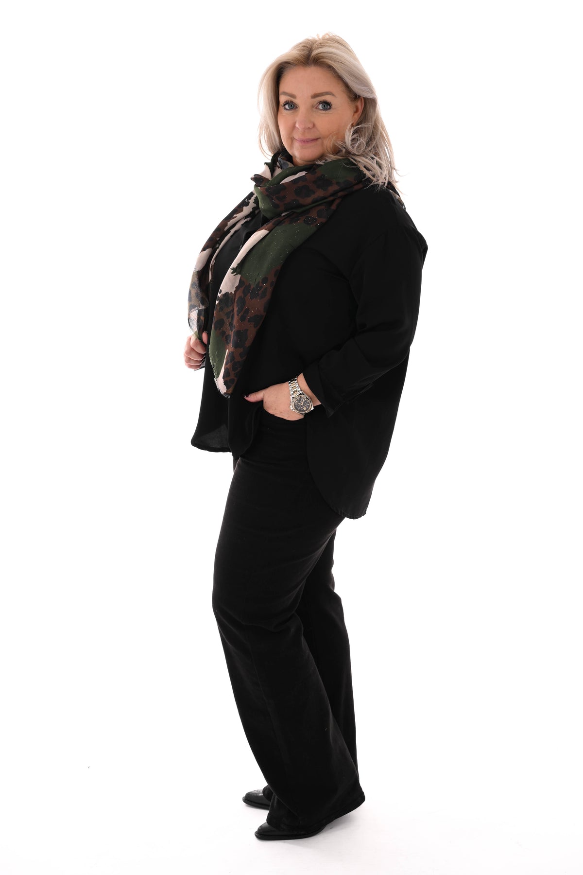 Doorknoop blouse uni zwart