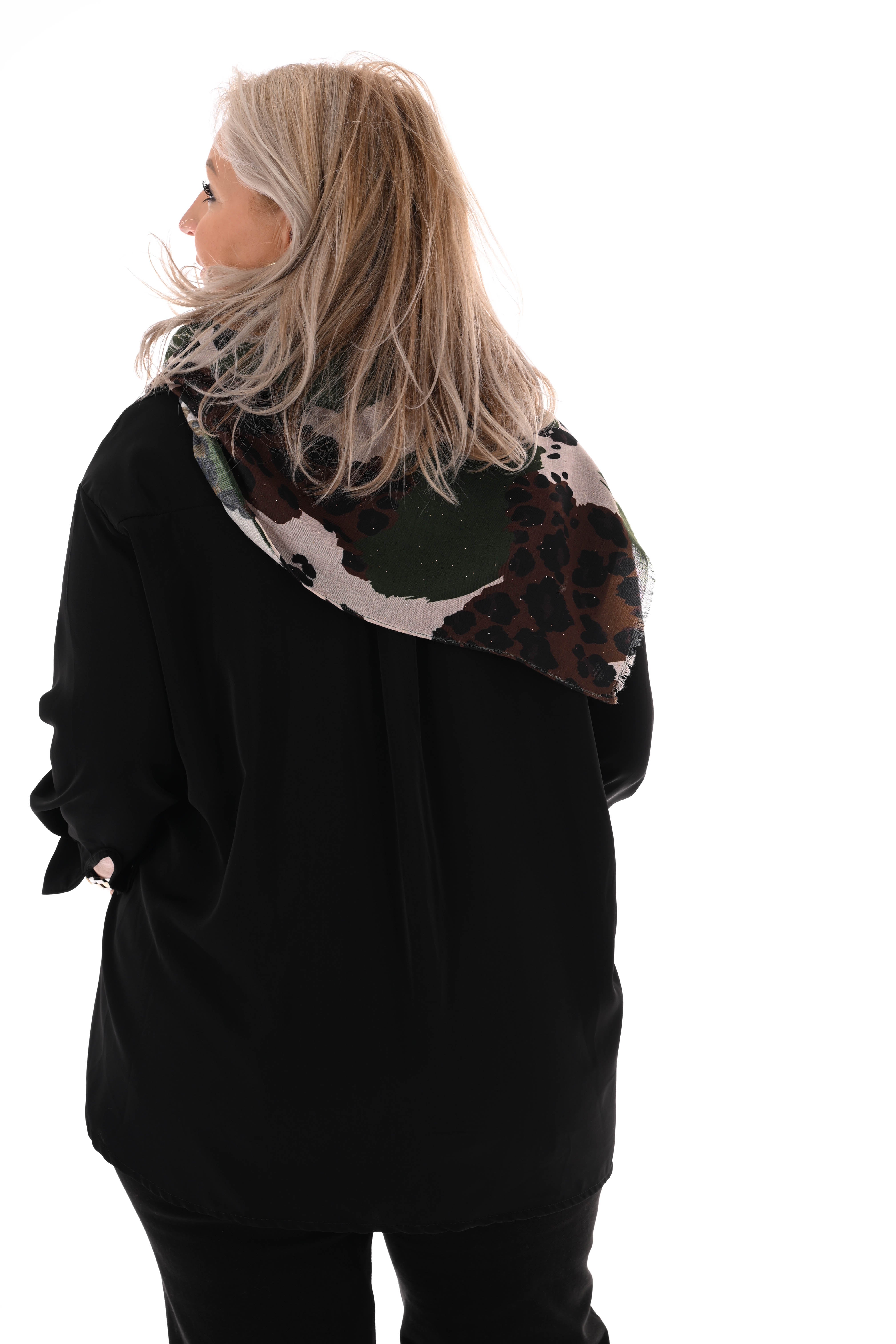 Doorknoop blouse uni zwart