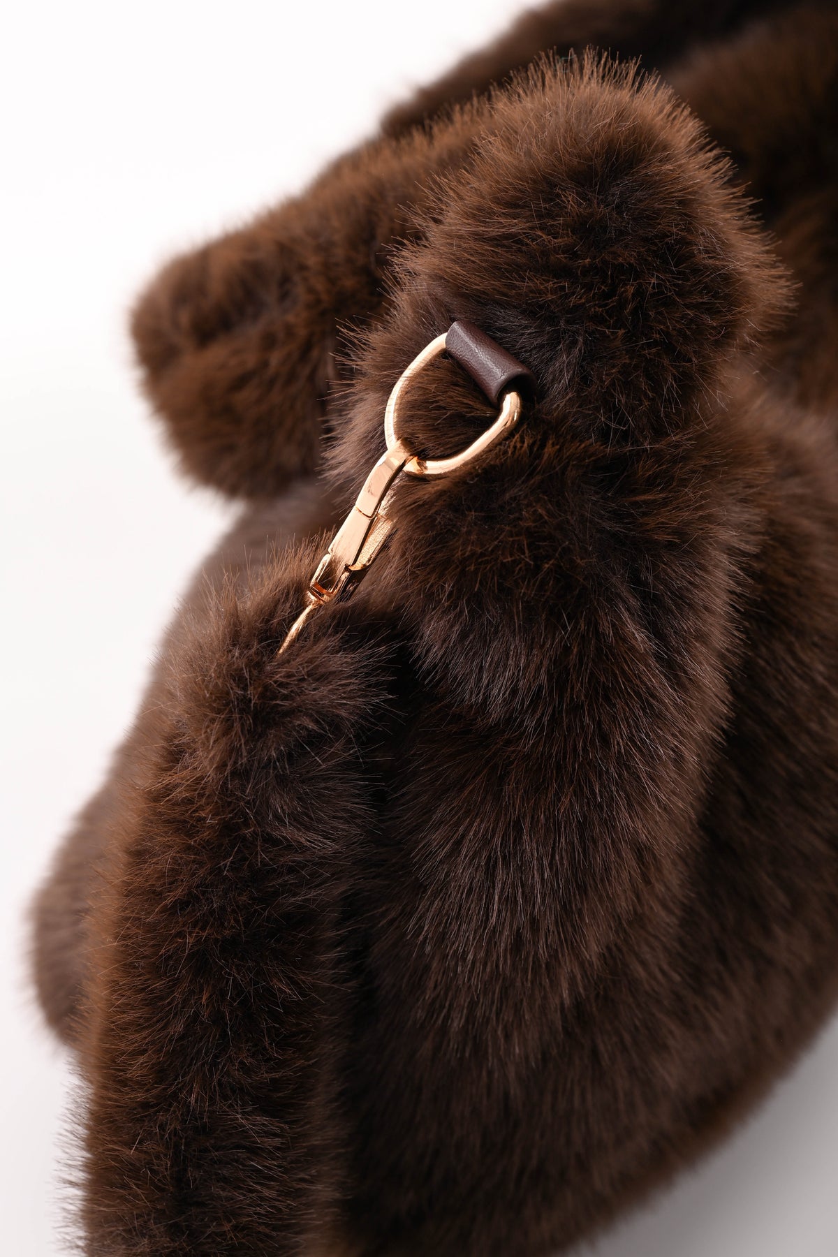 Faux fur crossbody tas donkerbruin