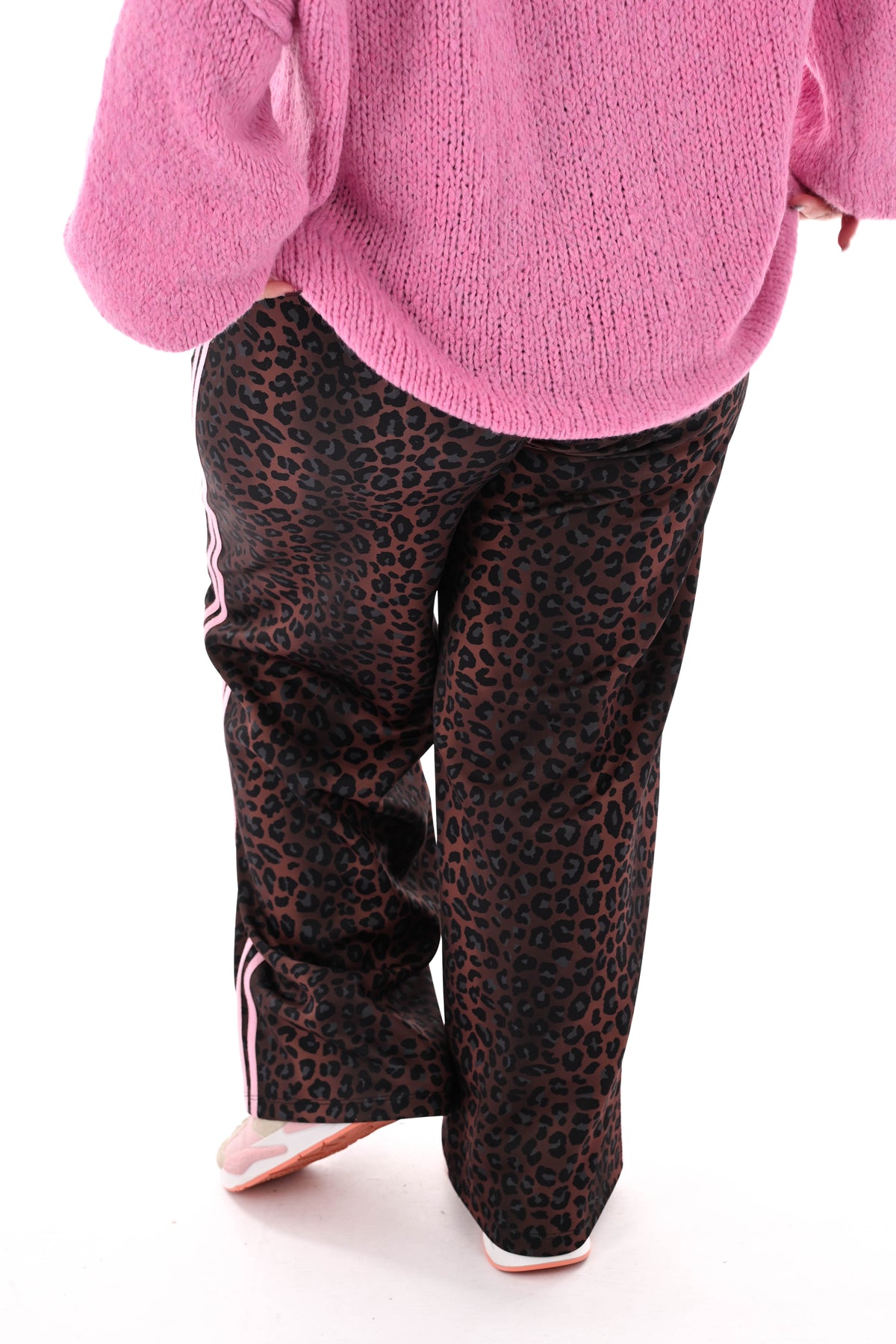 Wijde broek panterprint met strepenbies bruin/roze