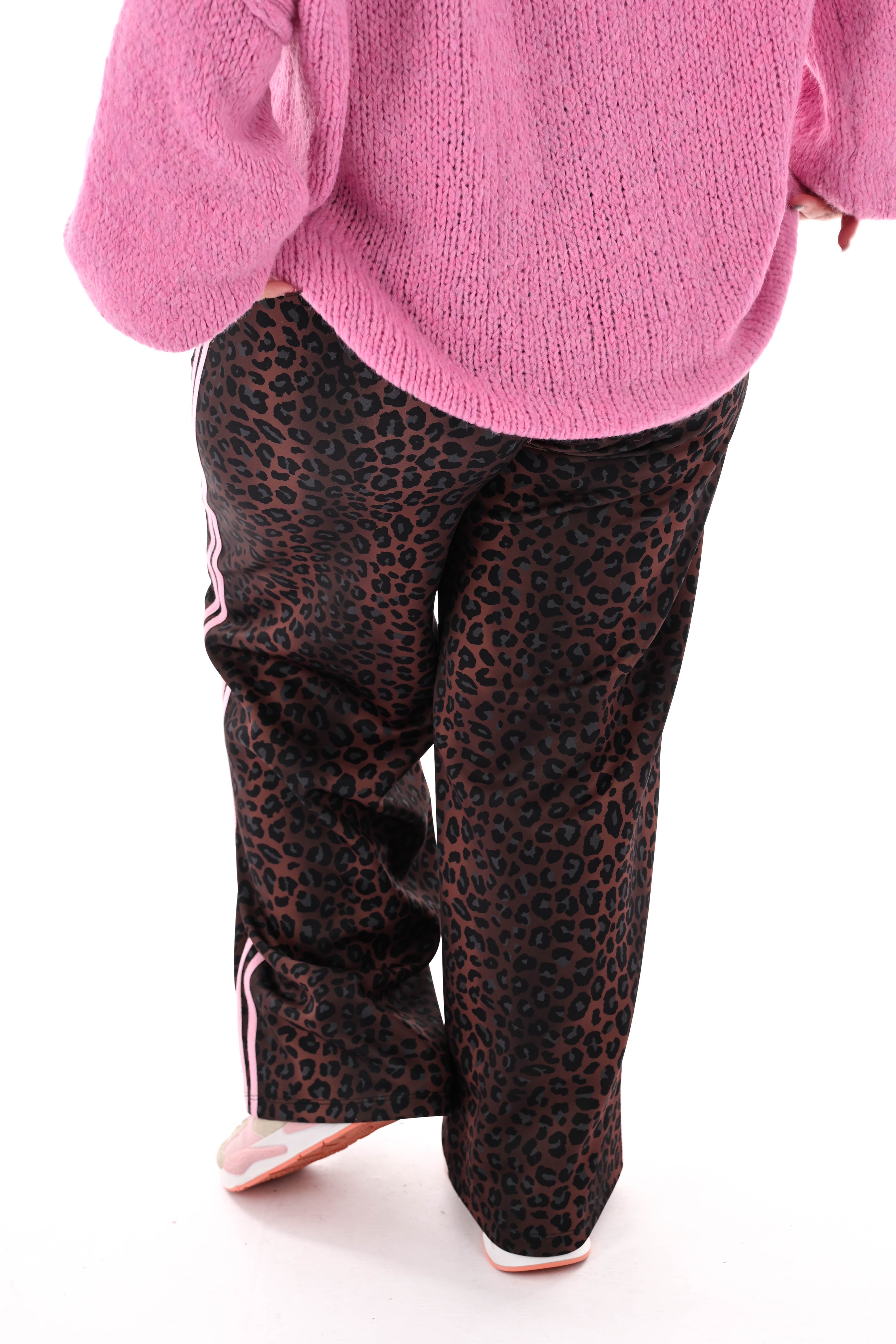 Wijde broek panterprint met strepenbies bruin/roze