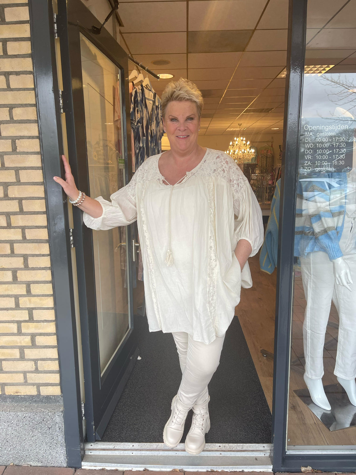 Tuniek met kant en pailletten creme