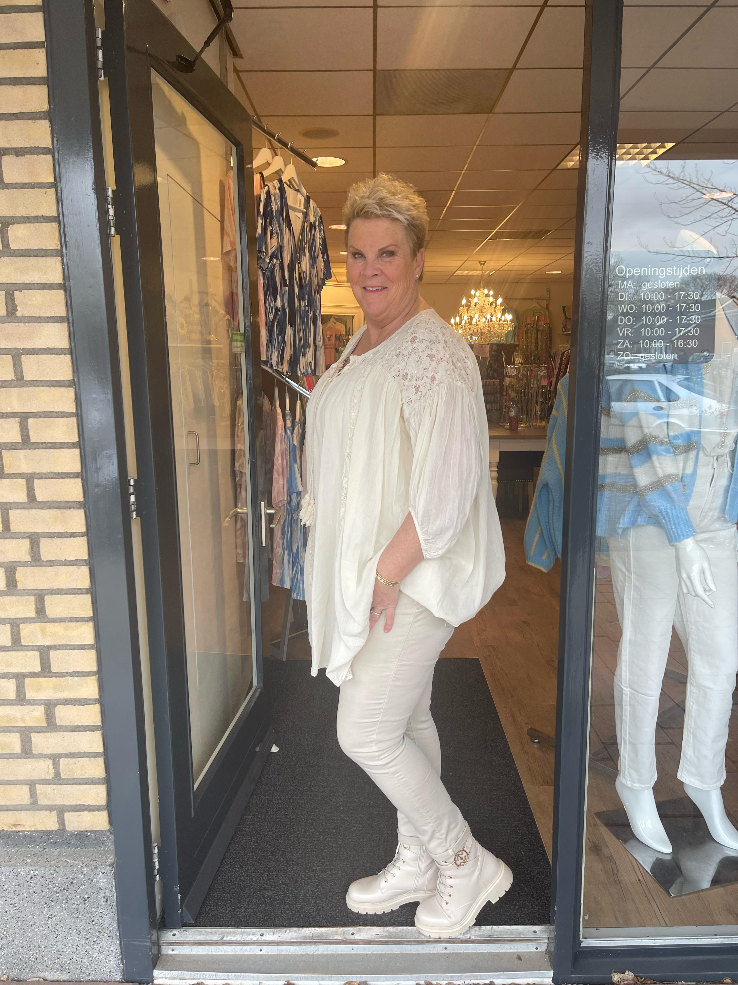 Tuniek met kant en pailletten creme