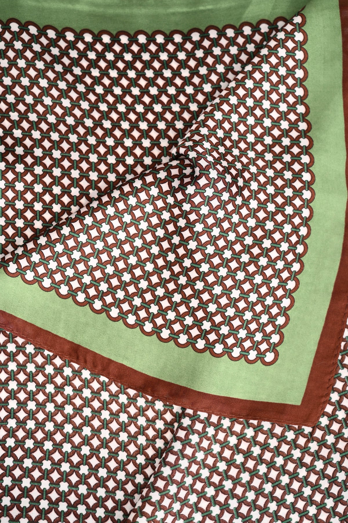 Kort sjaaltje cirkels bruin