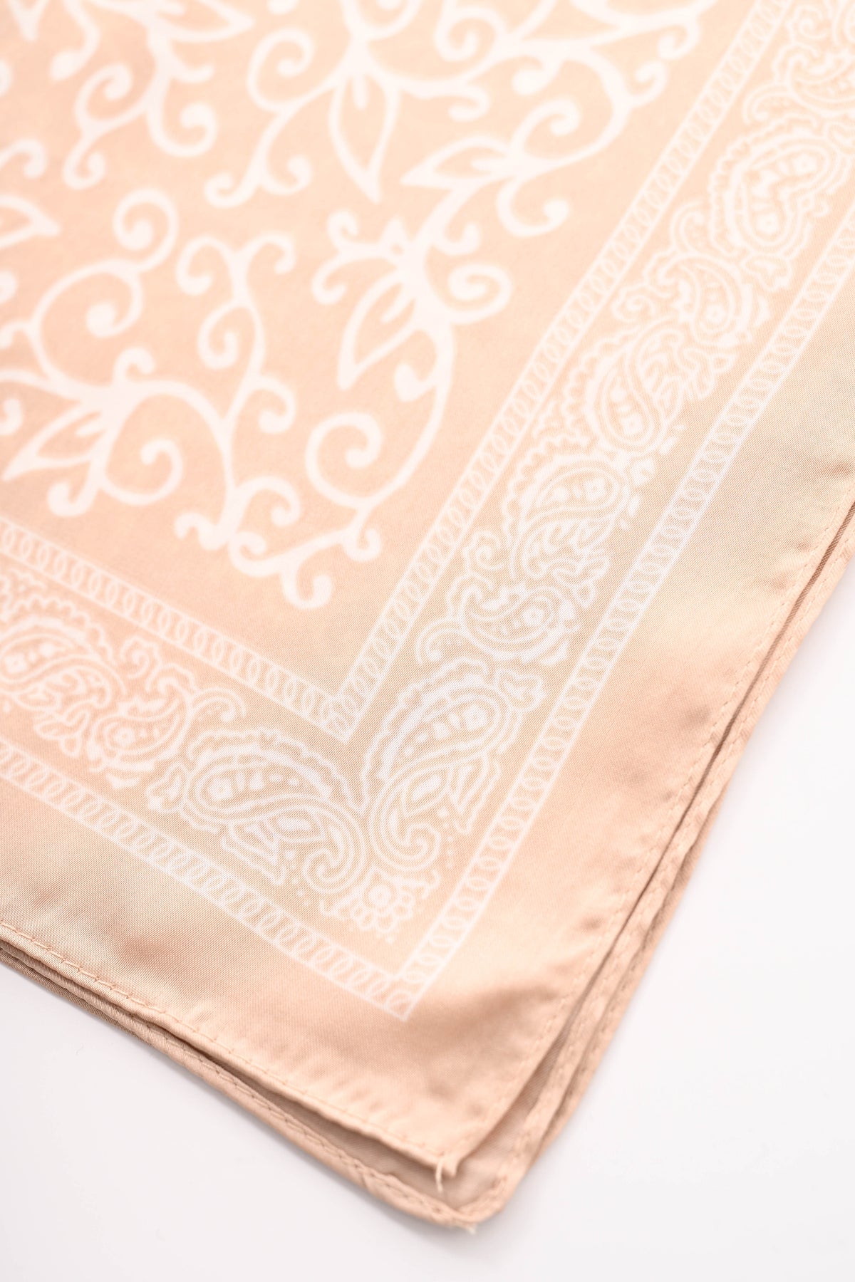 Kort sjaaltje paisley beige