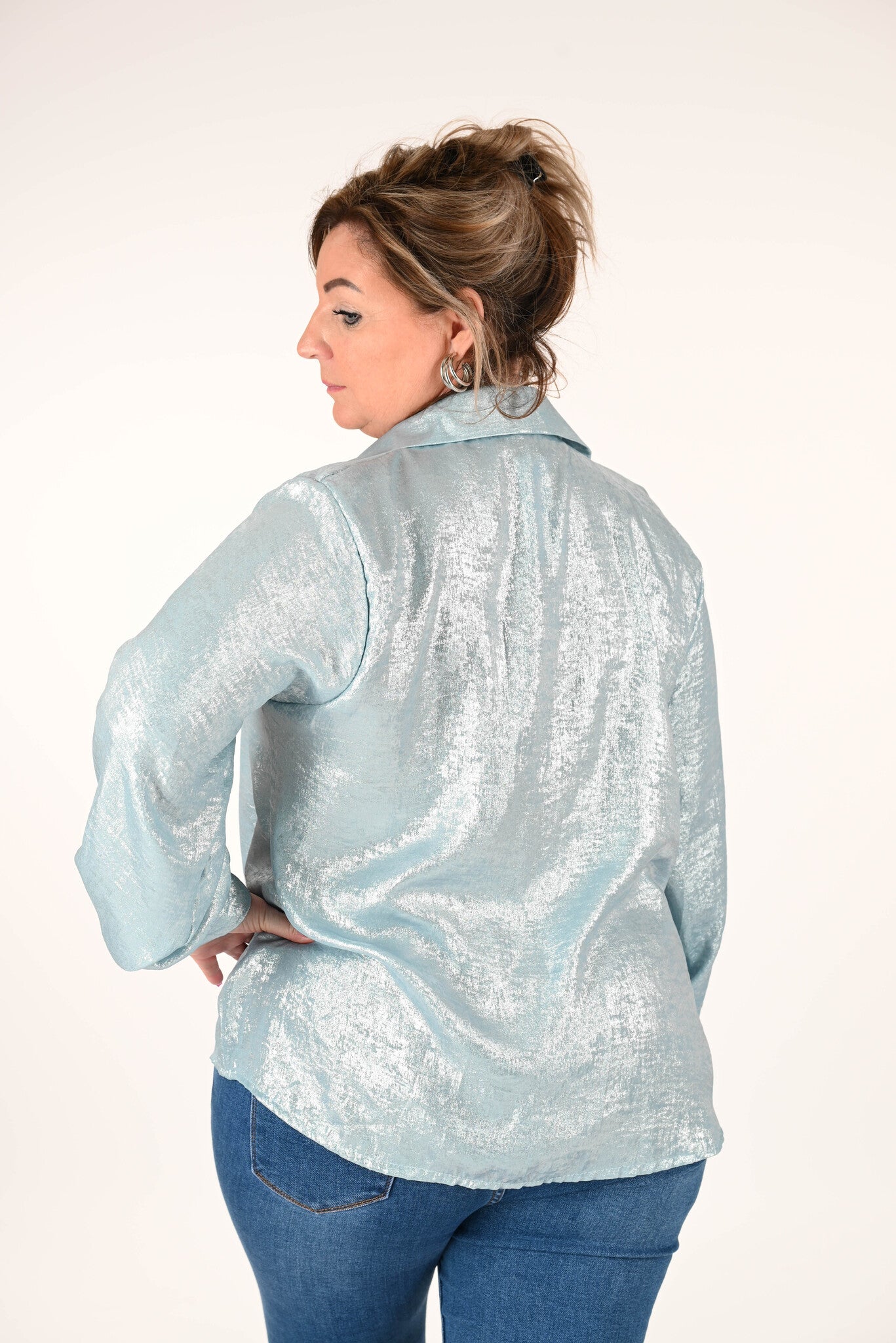 Korte blouse doorknoop metallic lichtblauw