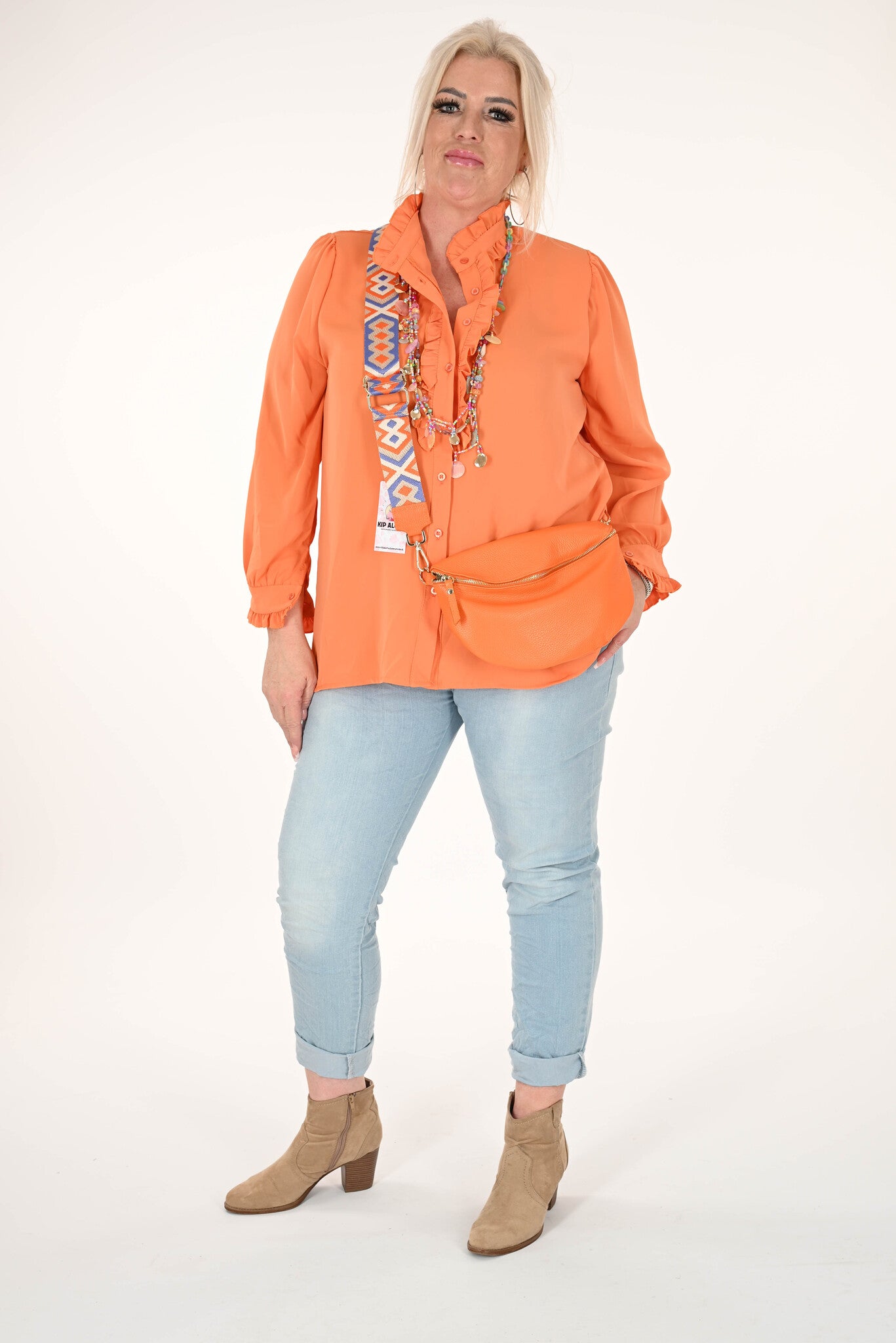 Korte blouse doorknoop met roezels oranje