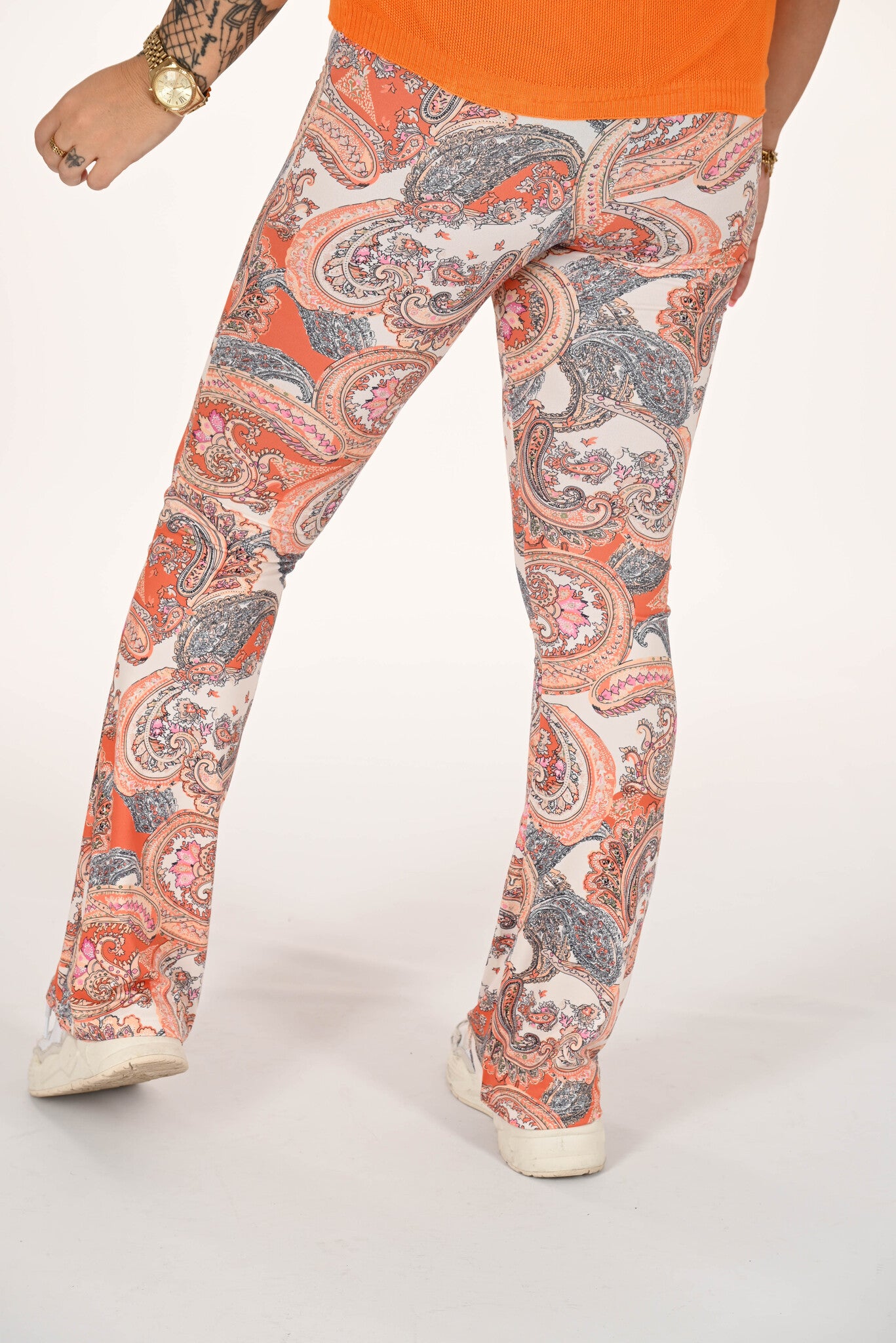 Flared broek met print paisley oranje