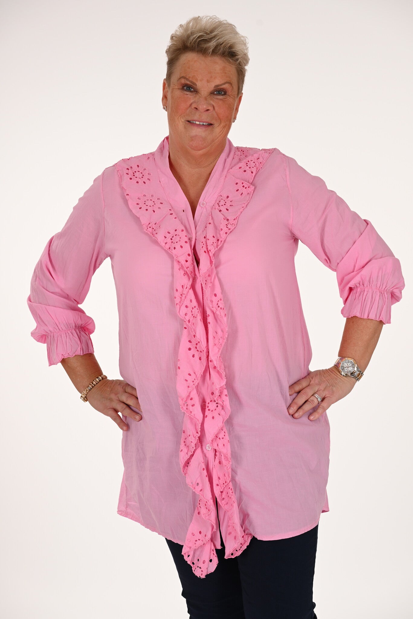 Lange katoenen blouse met roezels en broderie roze